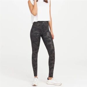 NWT SPANX Camo Black Army Green Gray Stretch Leggings